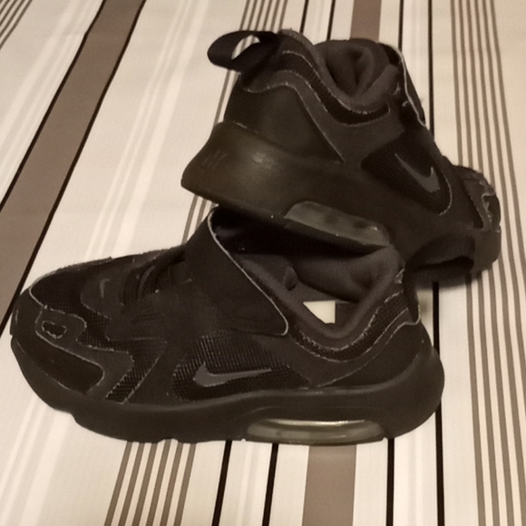 Sneaker Bundle  Nike Air max 200 toddler & Rebok Runner - Picture 4 of 13